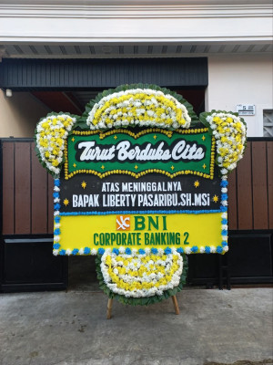 Papan Bunga Duka di Tanah Sareal