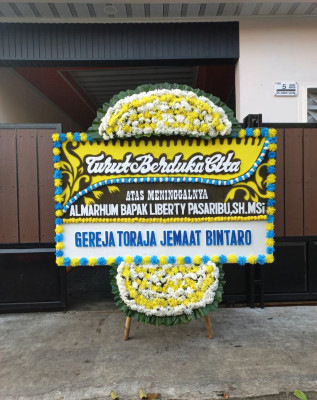 Papan Bunga Duka di Tanah Sareal