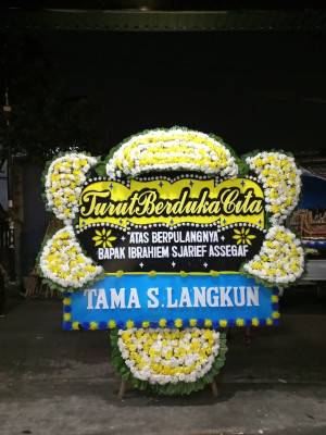 Papan Bunga Duka di Tanah Sareal