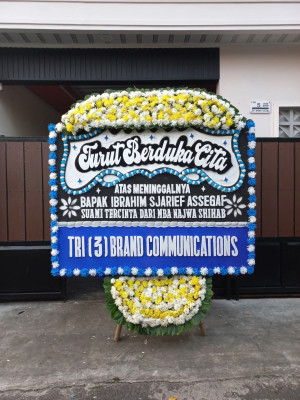 Papan Bunga Duka di Tanah Sareal